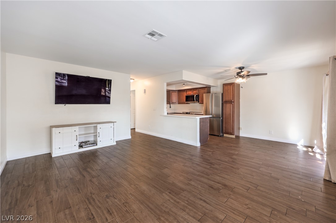 Photo 6 of 20, 1826 Plum Court