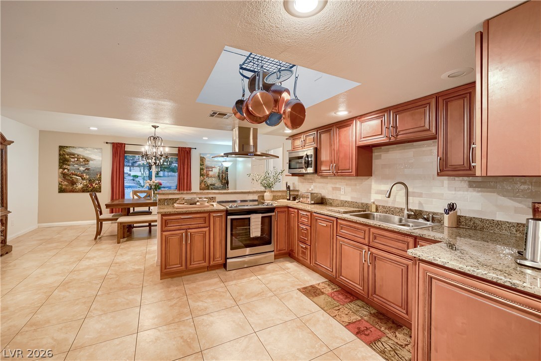 Photo 12 of 47, 1027 Sidehill Way