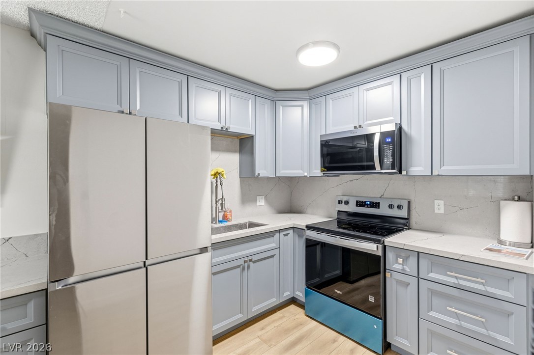 Photo 10 of 29, 208 Orland Street #10