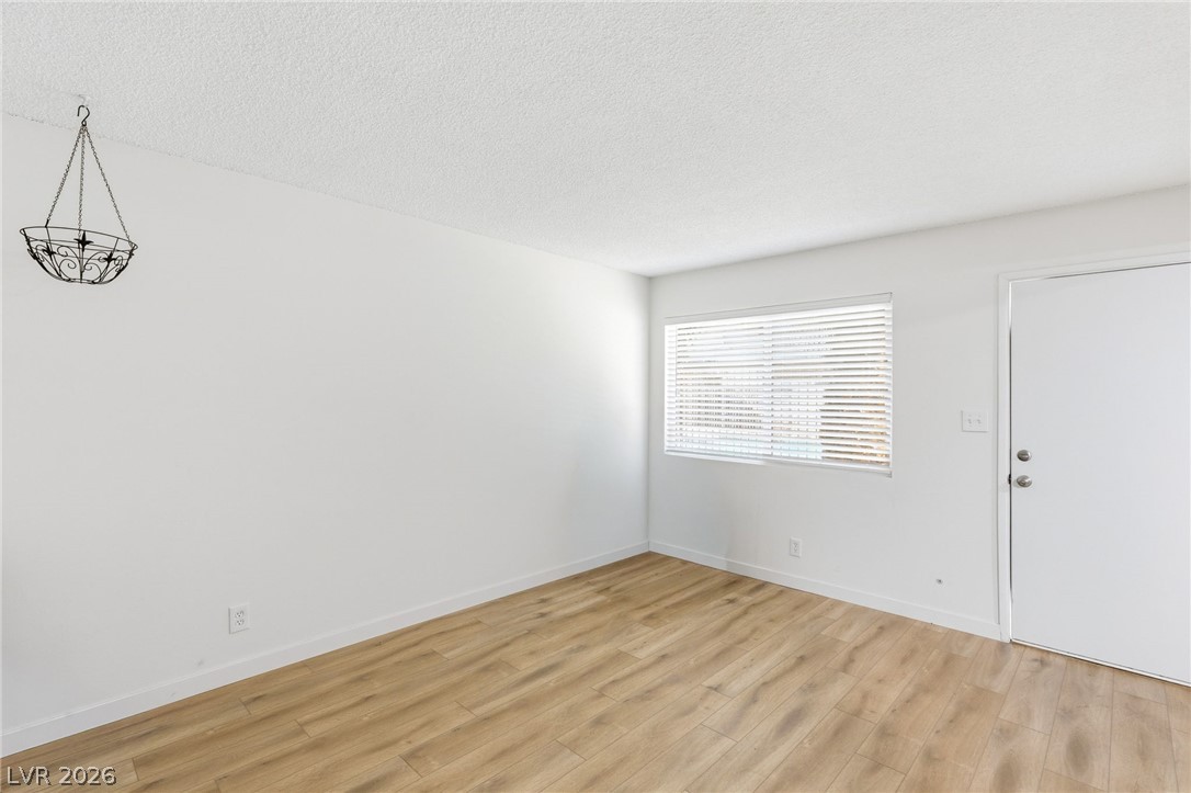 Photo 13 of 29, 208 Orland Street #10