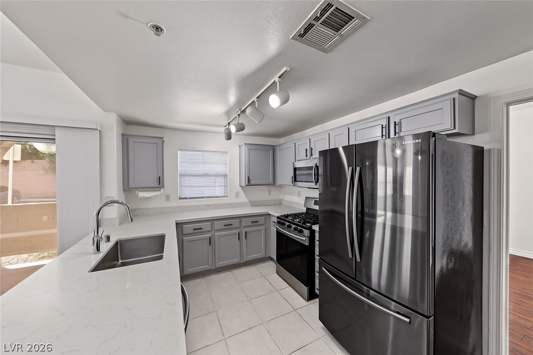Photo 19 of 40, 7660 W Eldorado Lane #140