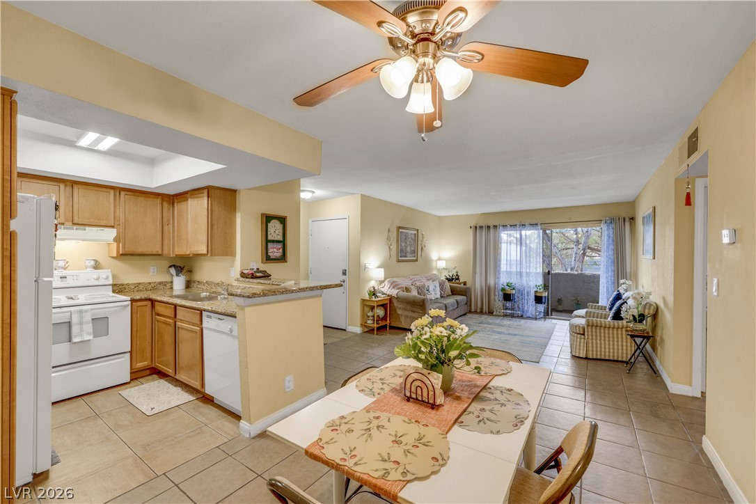 Photo 3 of 1455 E Katie Avenue #L22