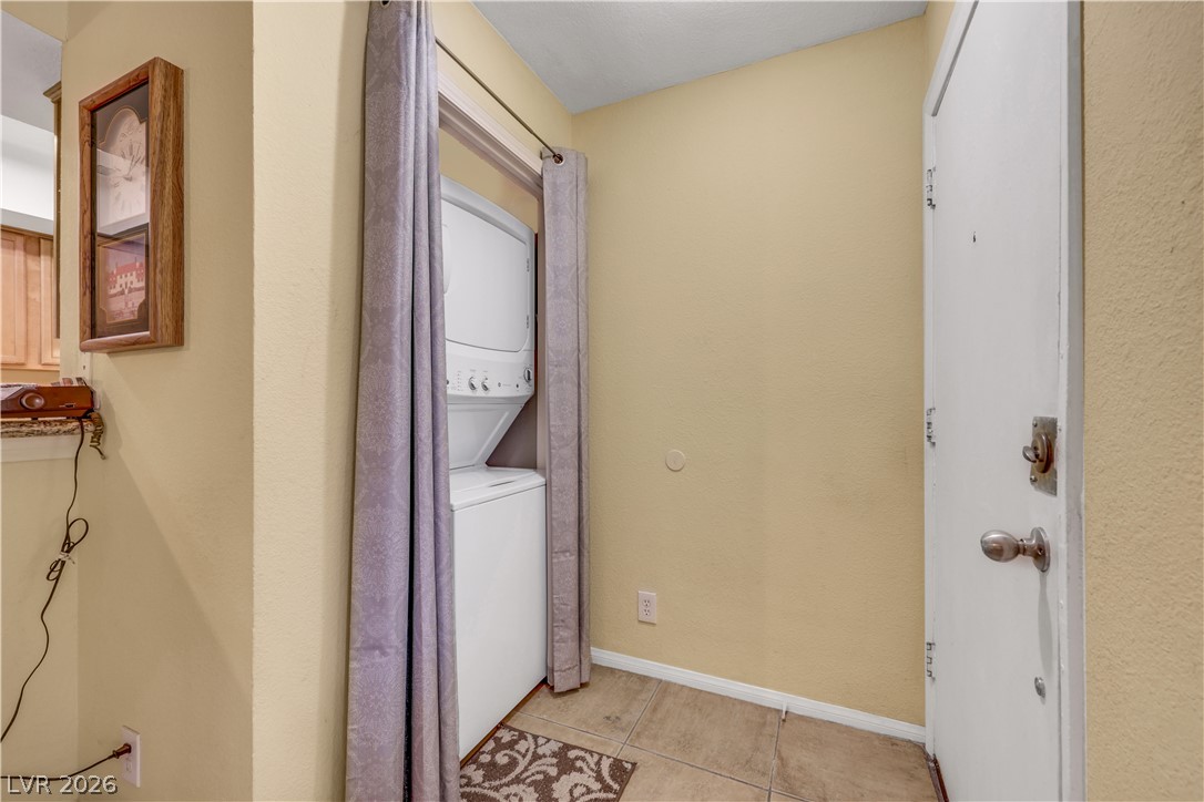 Photo 4 of 1455 E Katie Avenue #L22
