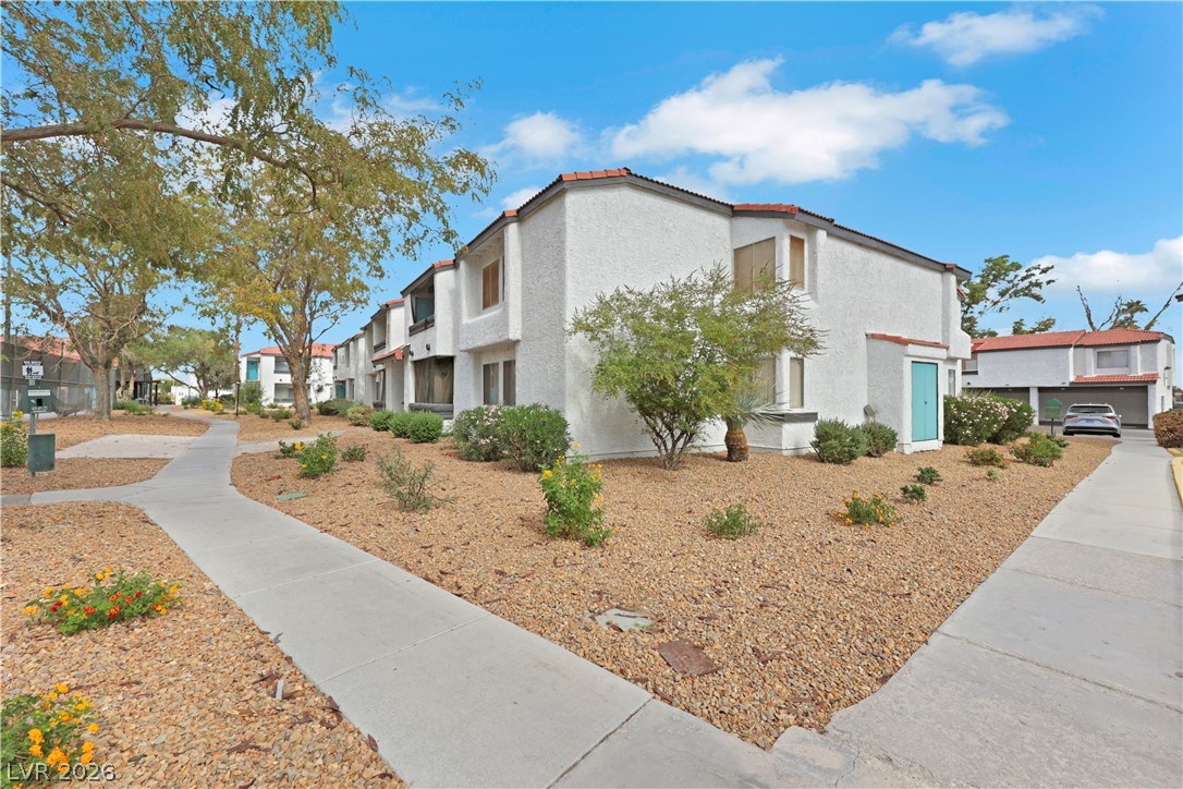 Photo 7 of 30, 1455 E Katie Avenue #L22