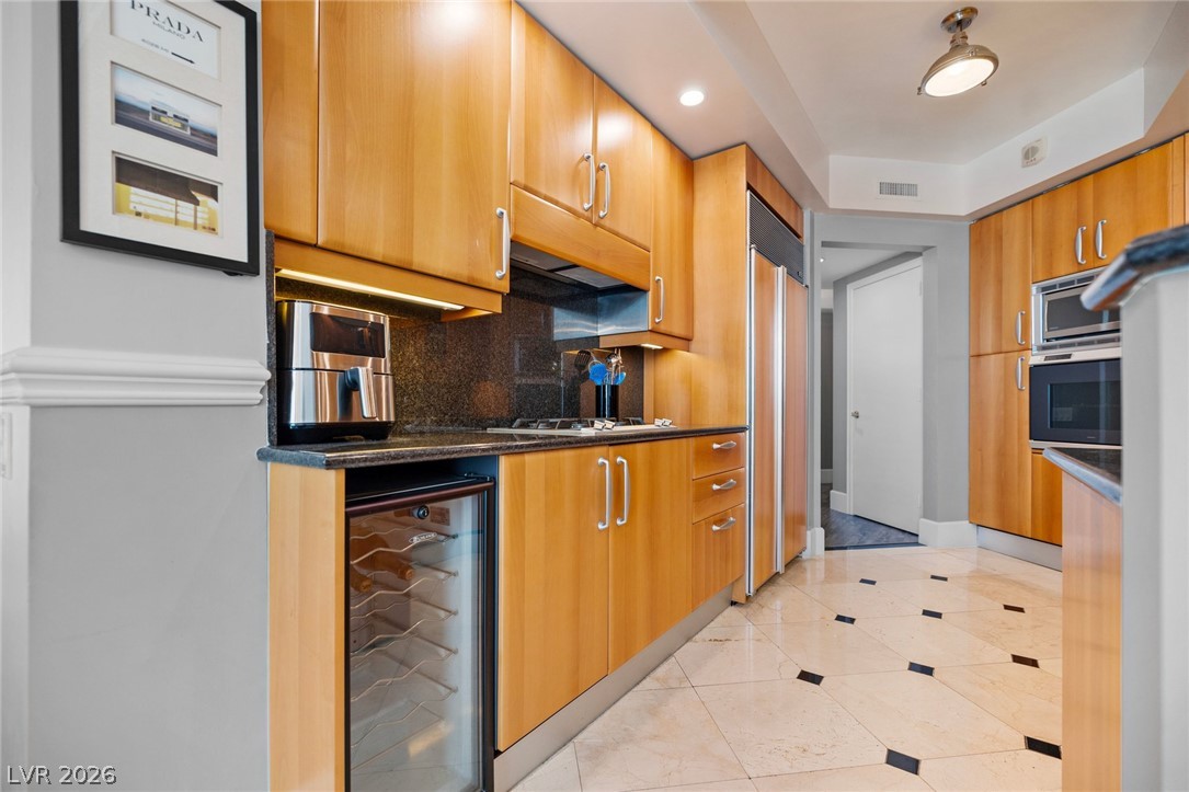 Photo 16 of 41, 2747 Paradise Road #1004