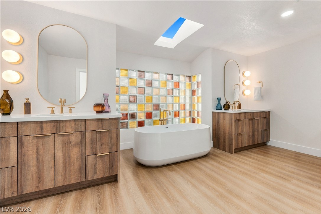 Photo 19 of 99, 3003 La Mesa Drive