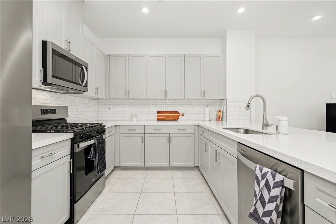 879 NE Apatite Place, Henderson