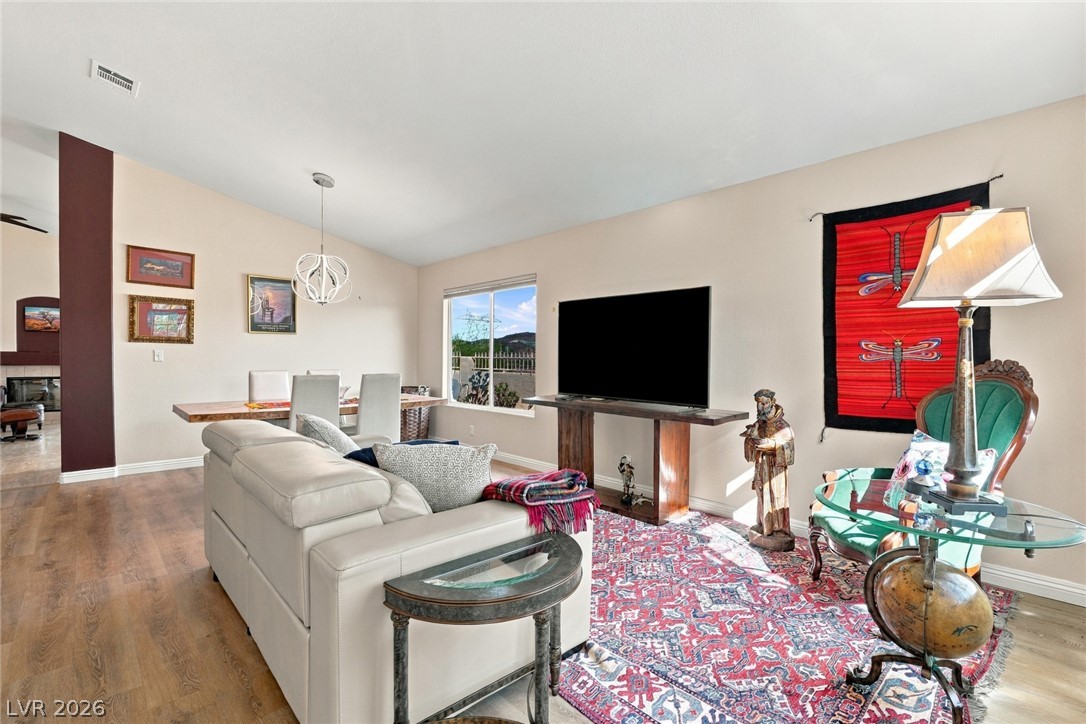 Photo 4 of 1057 Armillaria Street