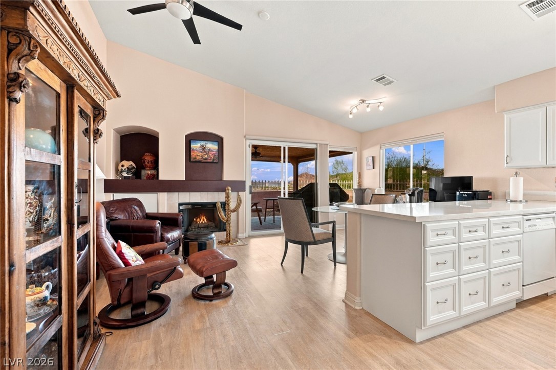 Photo 14 of 49, 1057 Armillaria Street