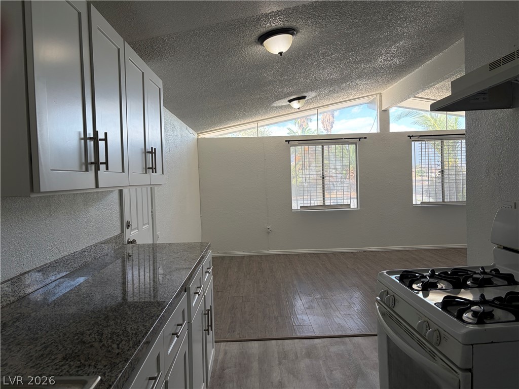 Photo 15 of 38, 5701 Evergreen Avenue