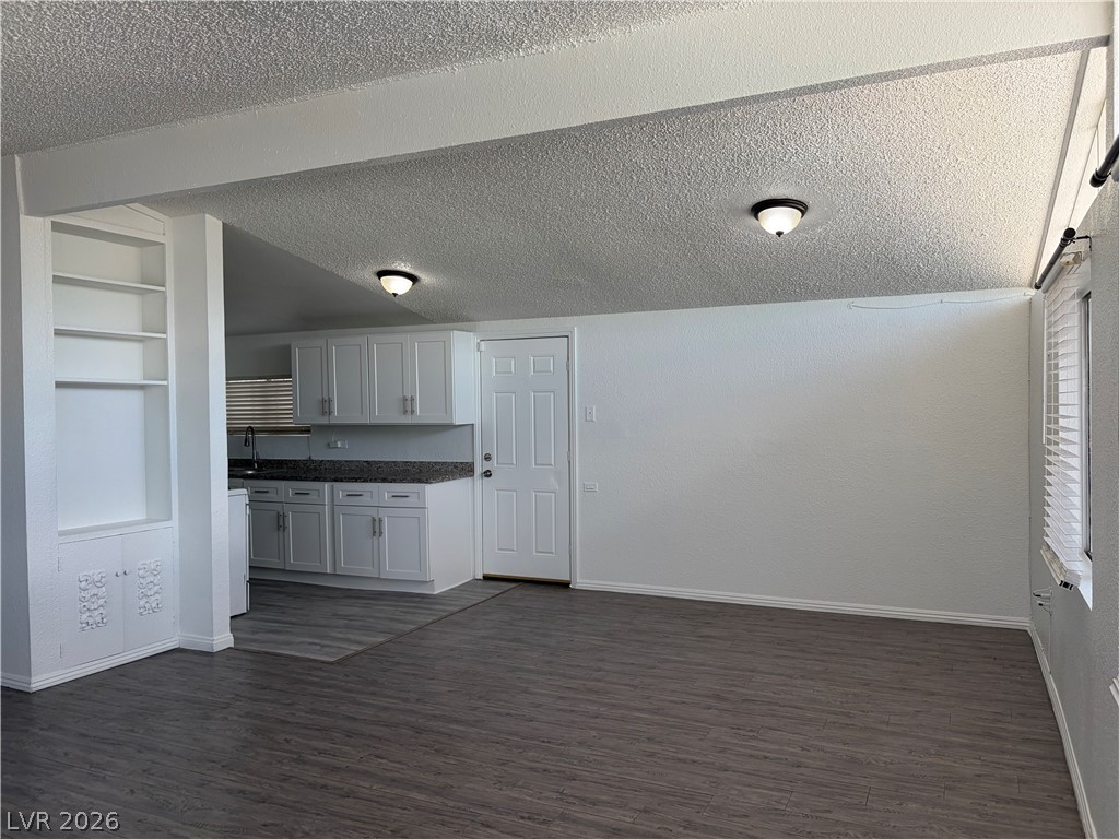 Photo 9 of 38, 5701 Evergreen Avenue