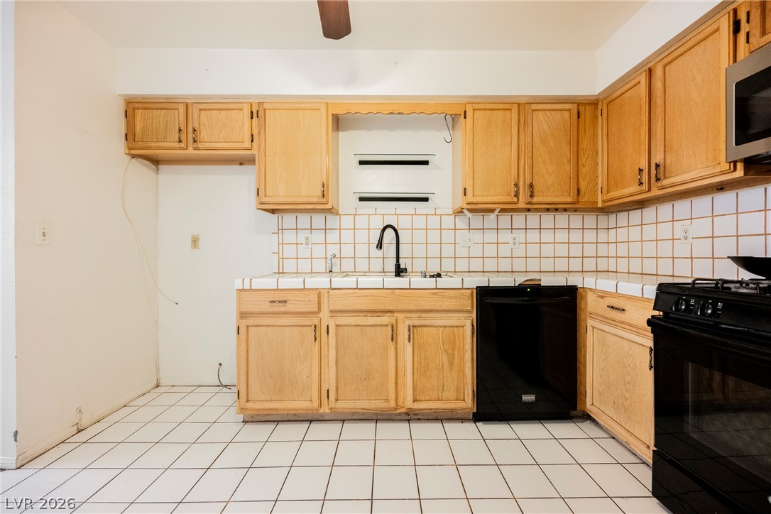 Photo 14 of 46, 2141 Twickenham Place #C