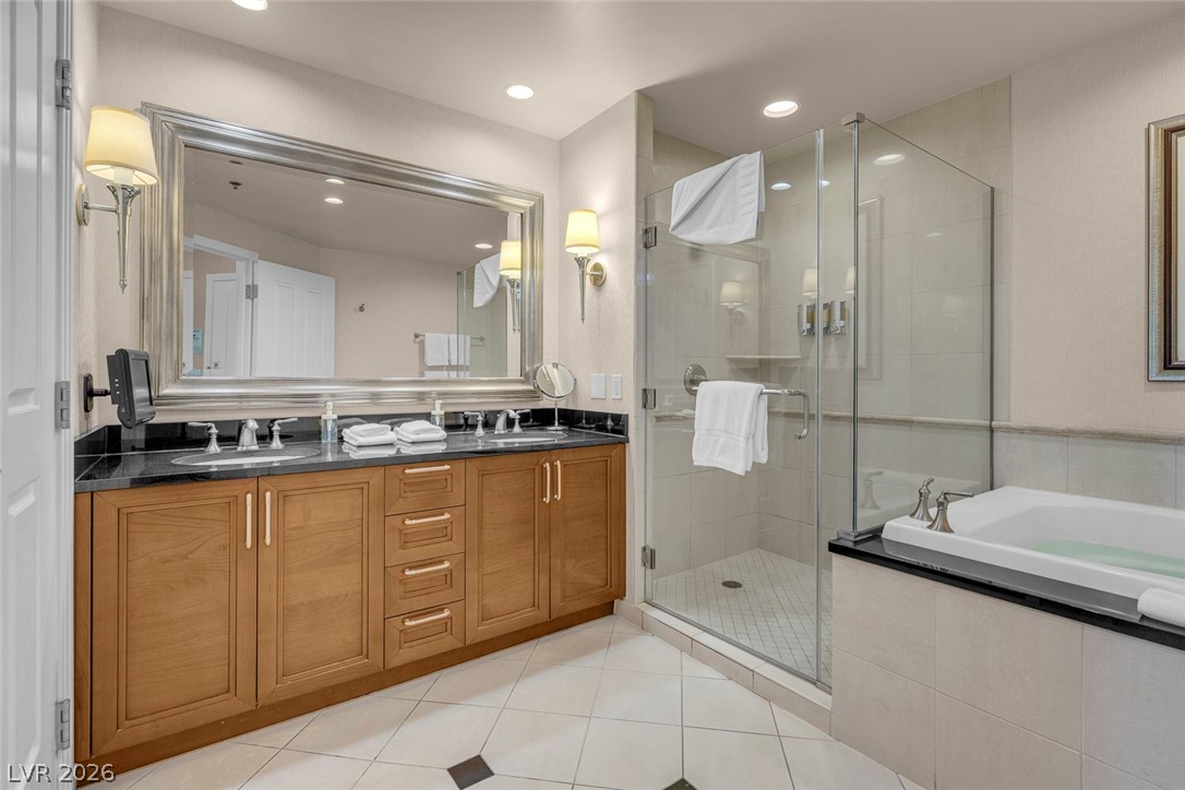 Photo 23 of 45, 135 E Harmon Avenue #3417