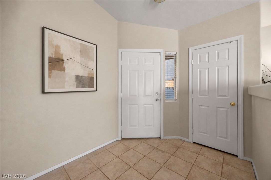 Photo 4 of 9011 Edgeworth Place