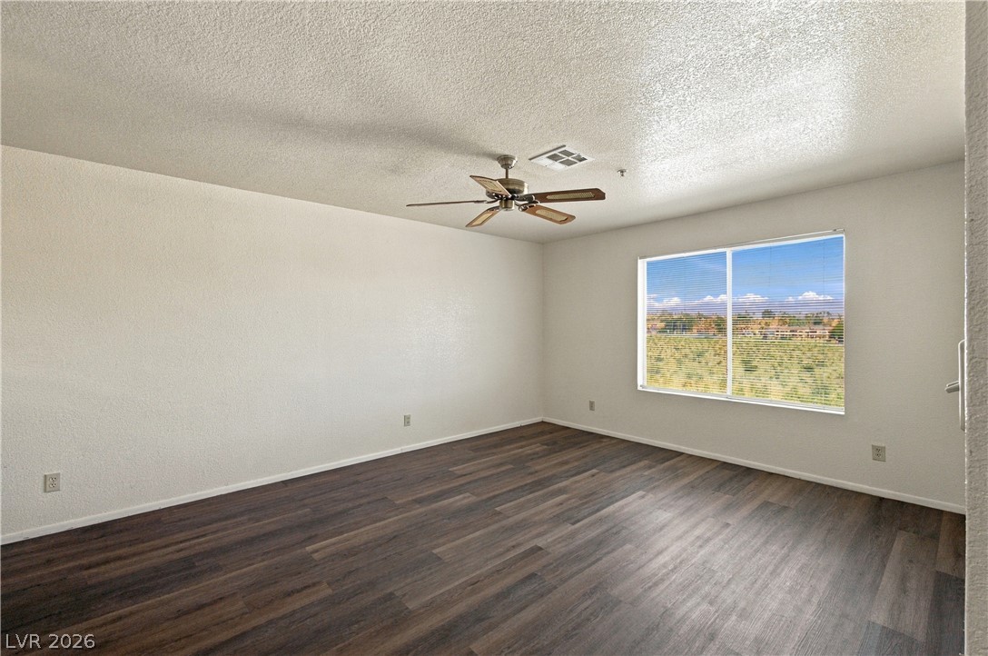 Photo 8 of 20, 2036 Mesquite Lane #203