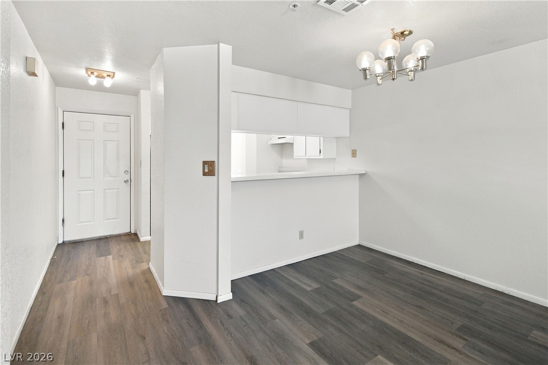 Photo 12 of 20, 2036 Mesquite Lane #203