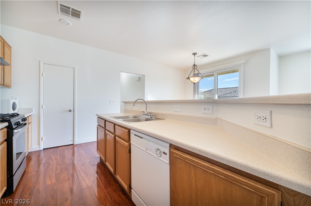 Photo 12 of 31, 6255 W Arby Avenue #202