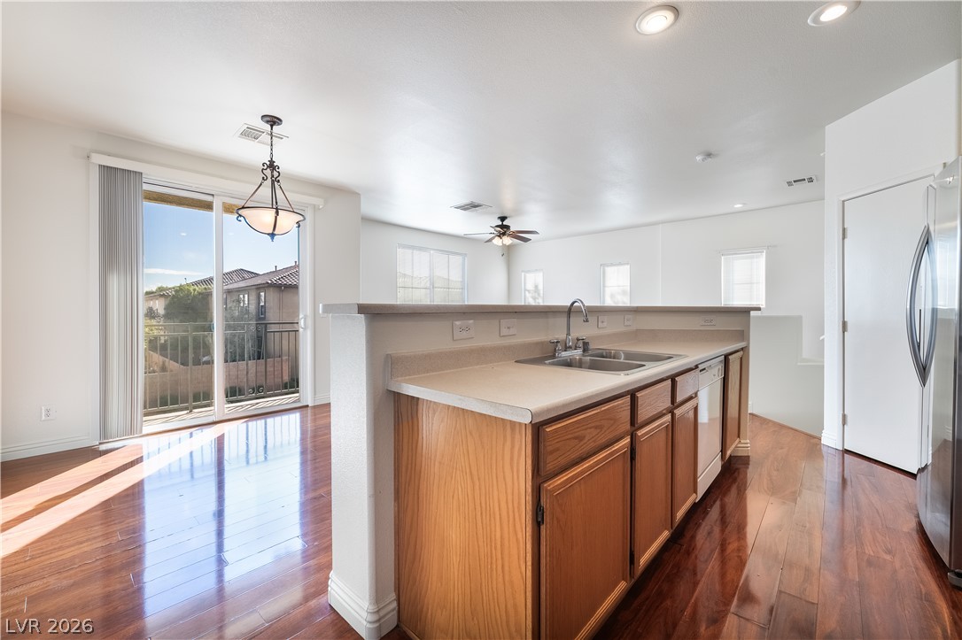 Photo 15 of 31, 6255 W Arby Avenue #202