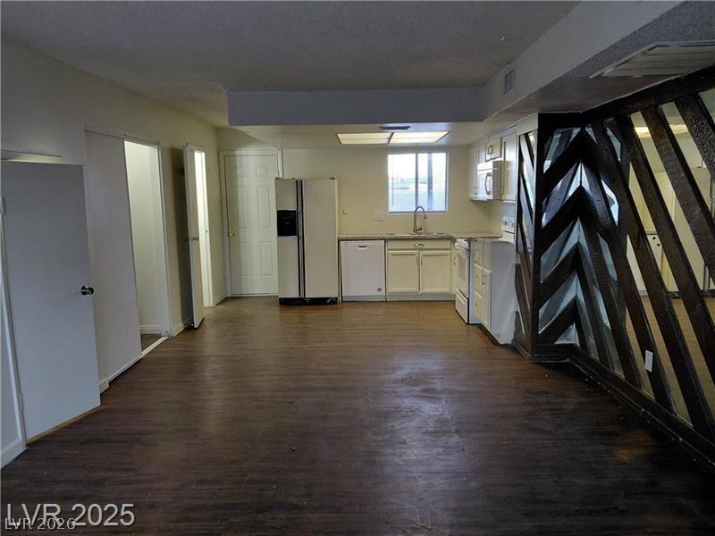 Photo 31 of 39, 1336 N JONES Boulevard
