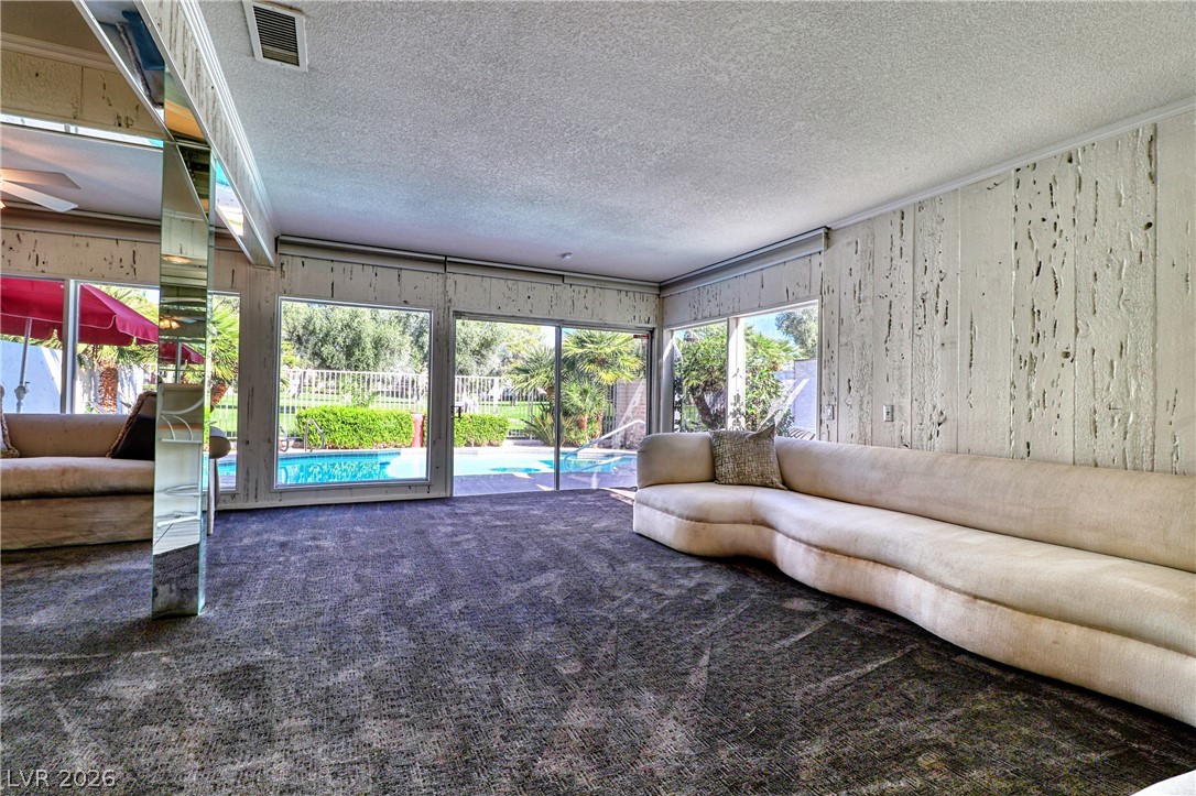 Photo 2 of 940 Vegas Valley Drive
