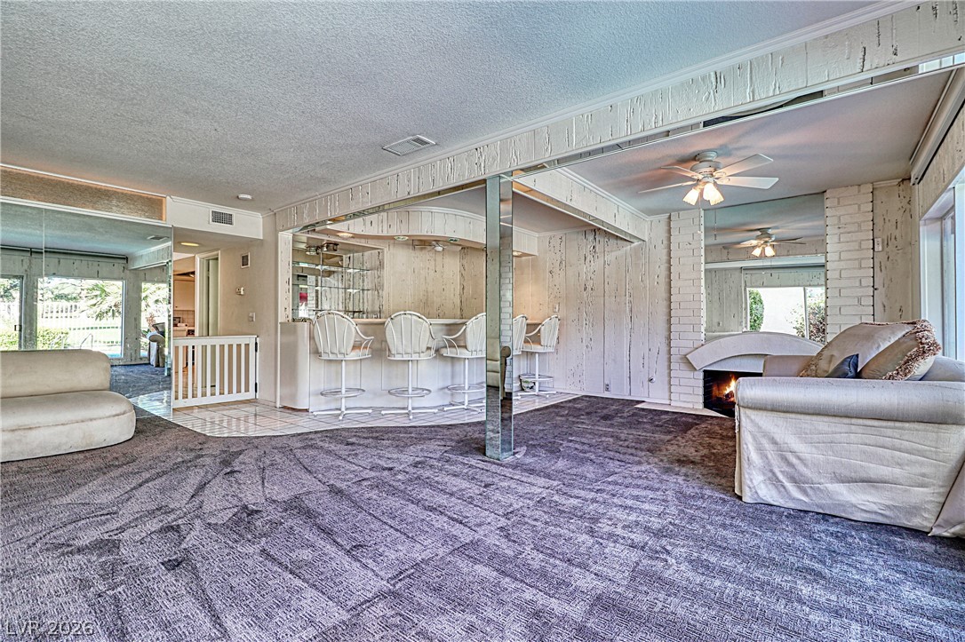 Photo 4 of 940 Vegas Valley Drive