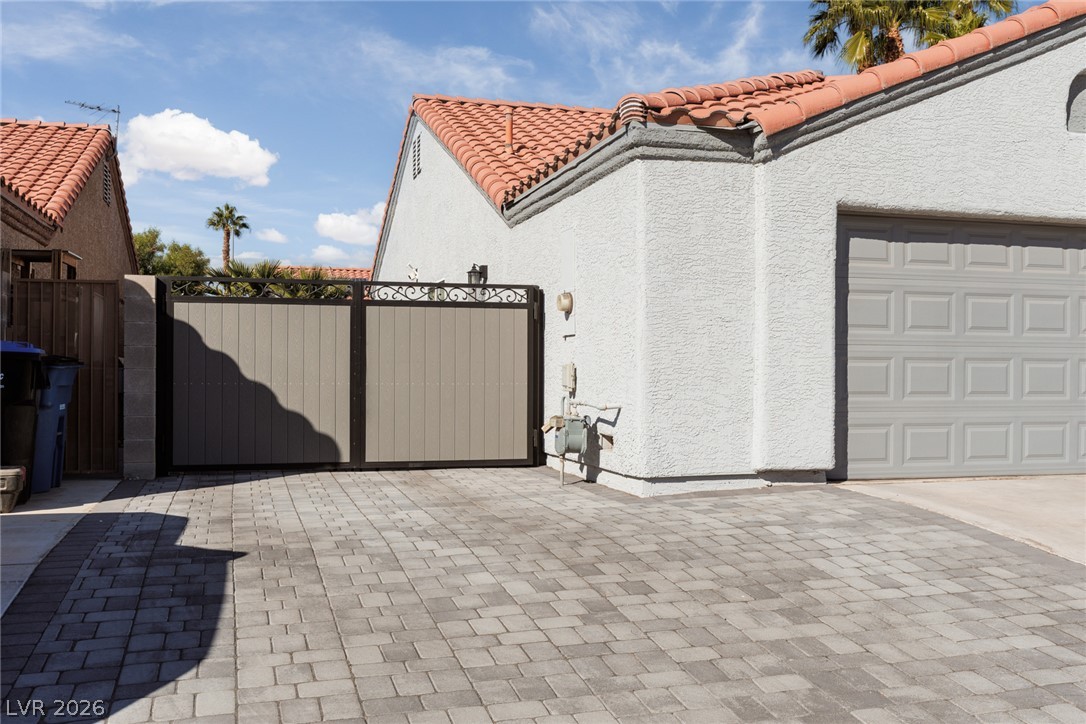 Photo 4 of 4235 Famoso Drive