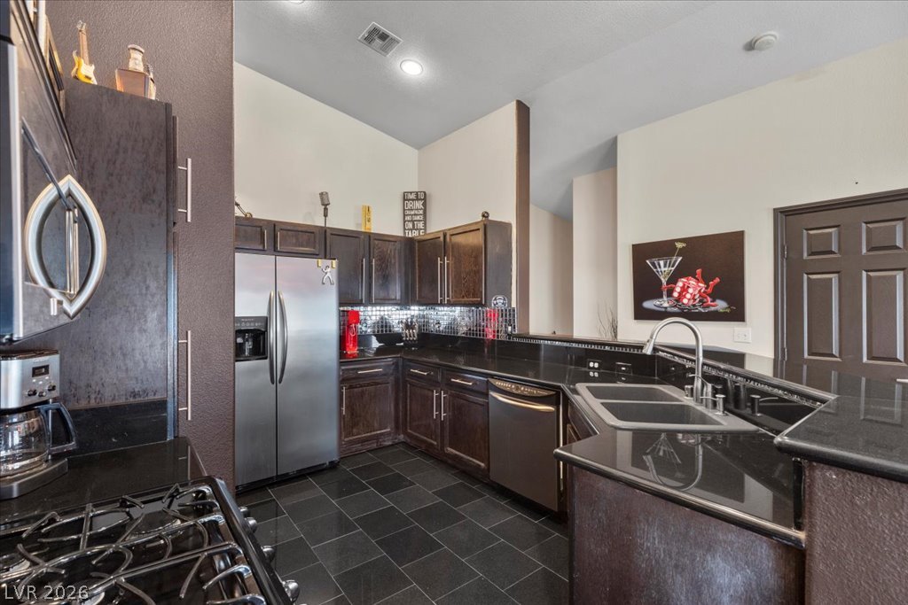Photo 6 of 30, 6252 Ordaz Avenue #101