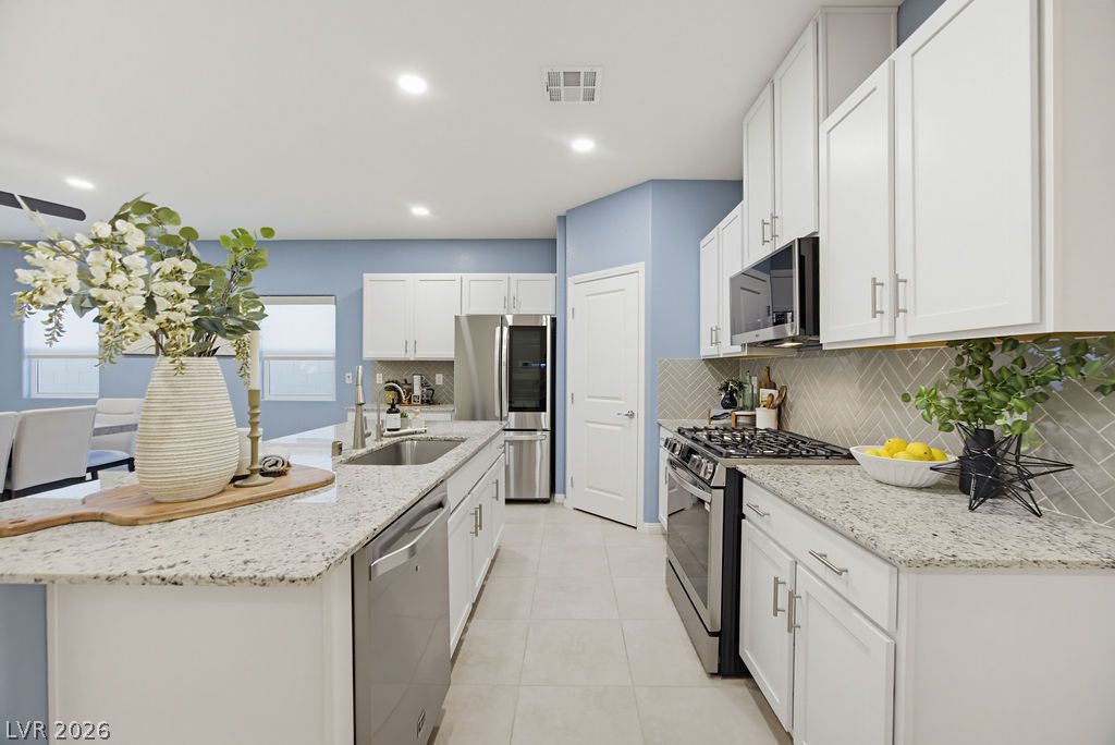 Photo 4 of 7929 Mazarine Street
