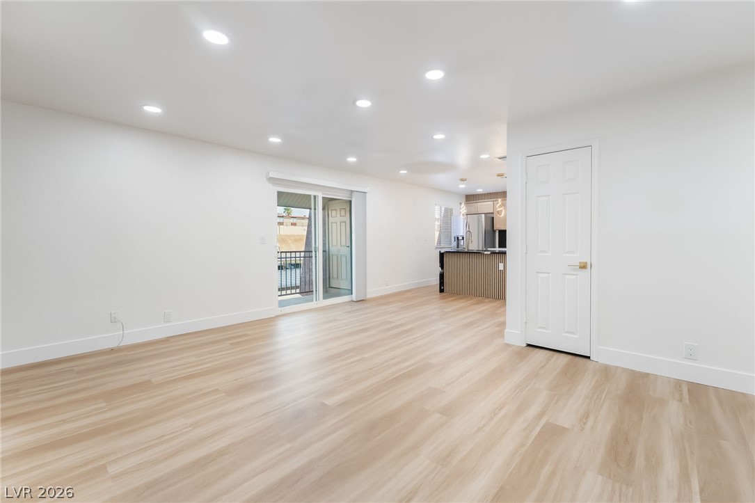 Photo 15 of 44, 5332 River Glen Drive #400
