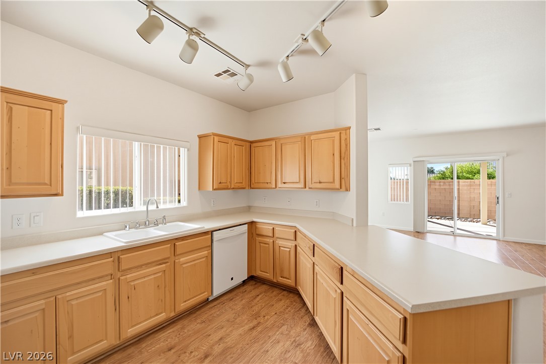 Photo 10 of 40, 3921 Pepper Thorn Avenue #2