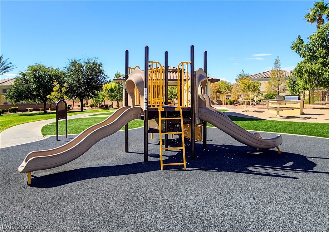 Photo 37 of 40, 3921 Pepper Thorn Avenue #2