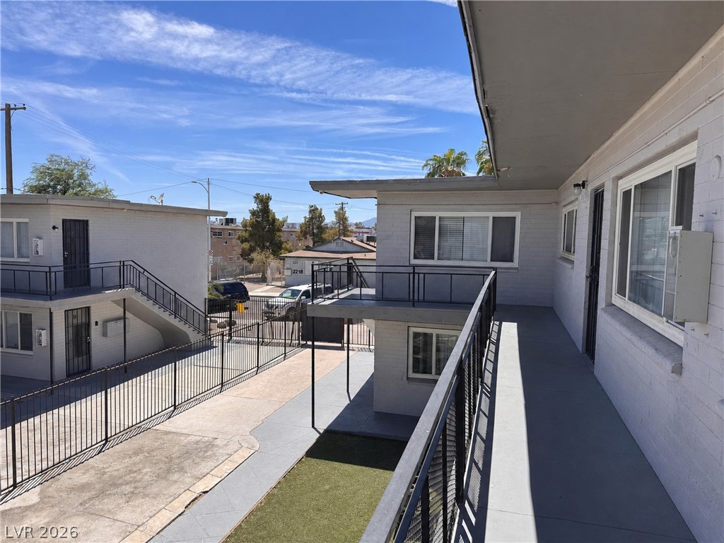Photo 3 of 2213 Sunrise Avenue