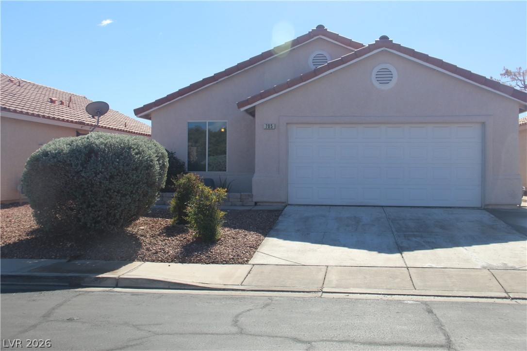 Photo 3 of 705 Alecandro Daniel Avenue