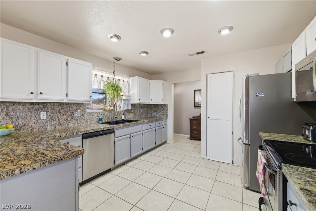 Photo 11 of 46, 2310 S Turtle Street