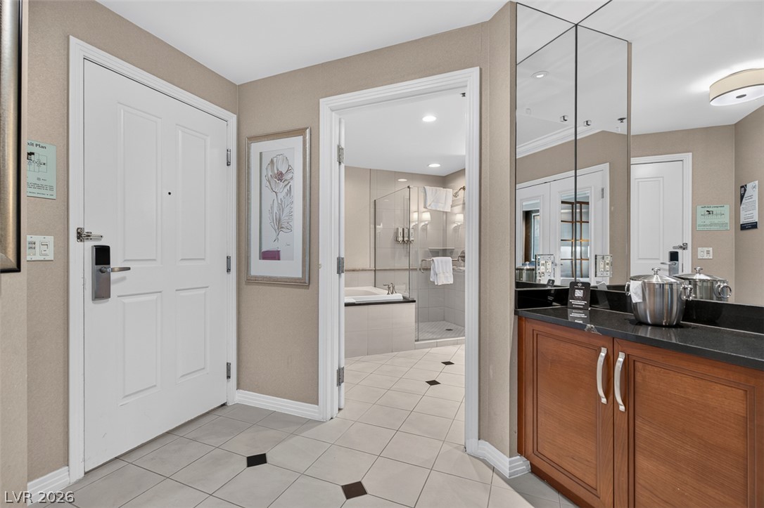 Photo 21 of 42, 125 E Harmon Avenue #1715