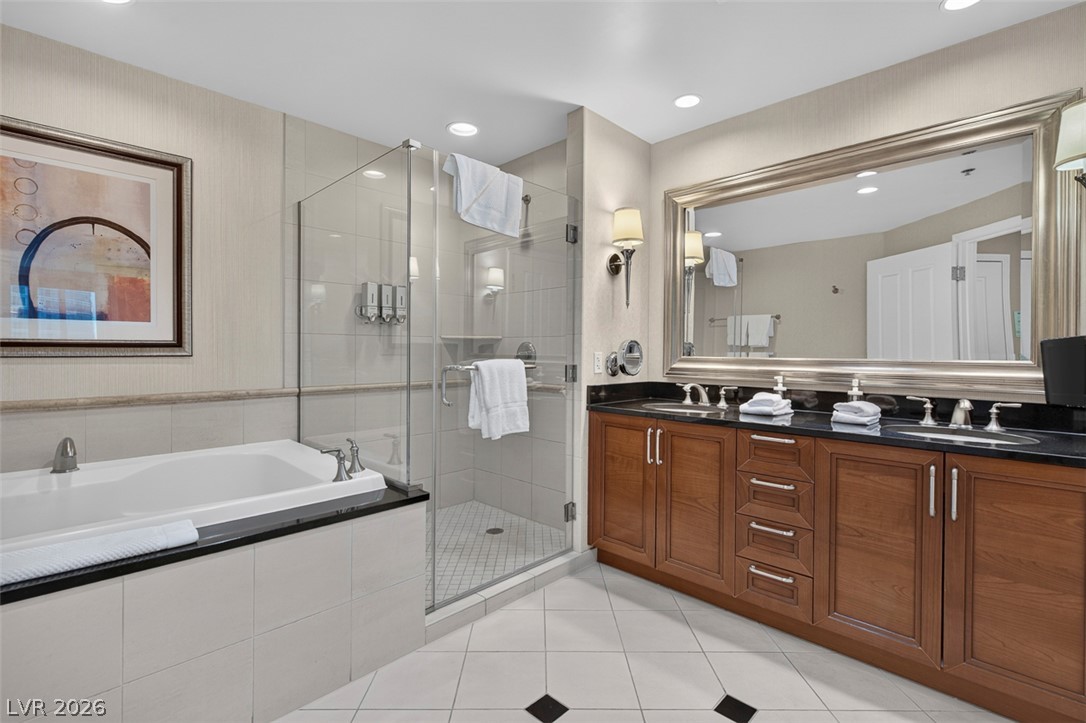 Photo 19 of 42, 125 E Harmon Avenue #1715