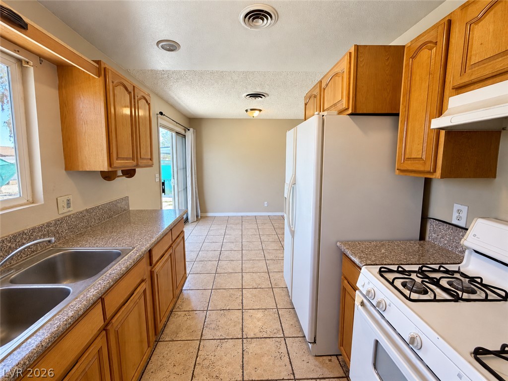 Photo 5 of 3020 Arrowhead Street