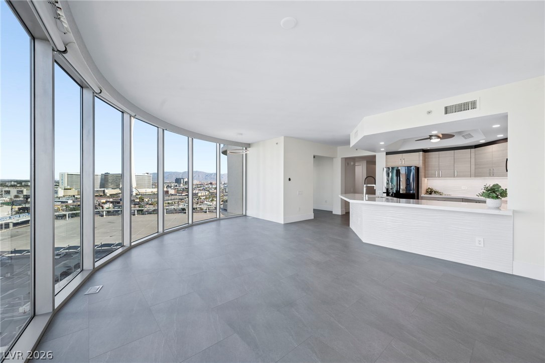 Photo 10 of 37, 322 Karen Avenue #1408