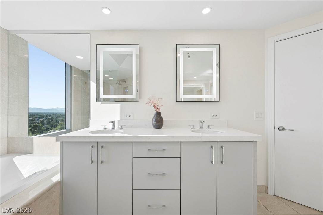 Photo 14 of 37, 322 Karen Avenue #1408