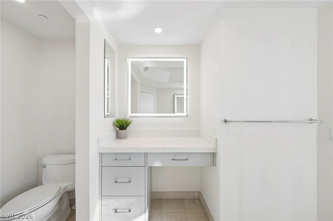 Photo 17 of 37, 322 Karen Avenue #1408