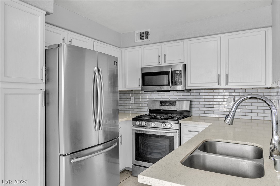 Photo 10 of 26, 3128 Tarpon Drive #102