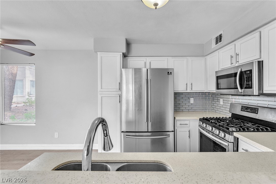 Photo 11 of 26, 3128 Tarpon Drive #102