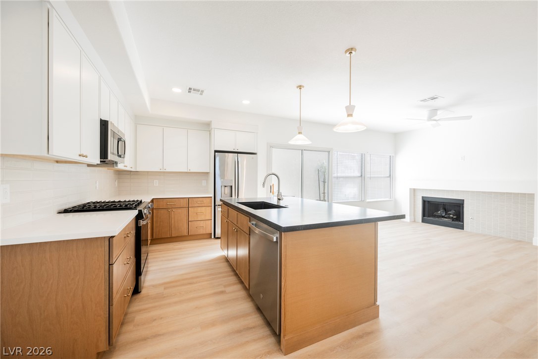 Photo 9 of 21, 2529 Cortina Avenue