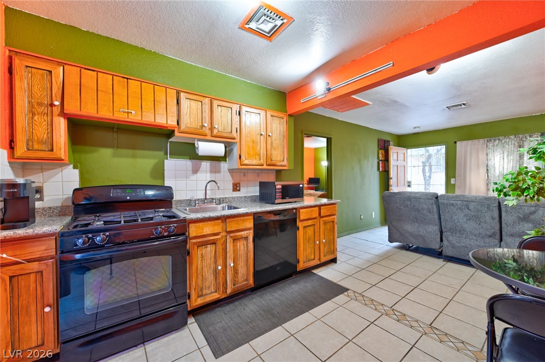 Photo 11 of 17, 3911 Visby Lane