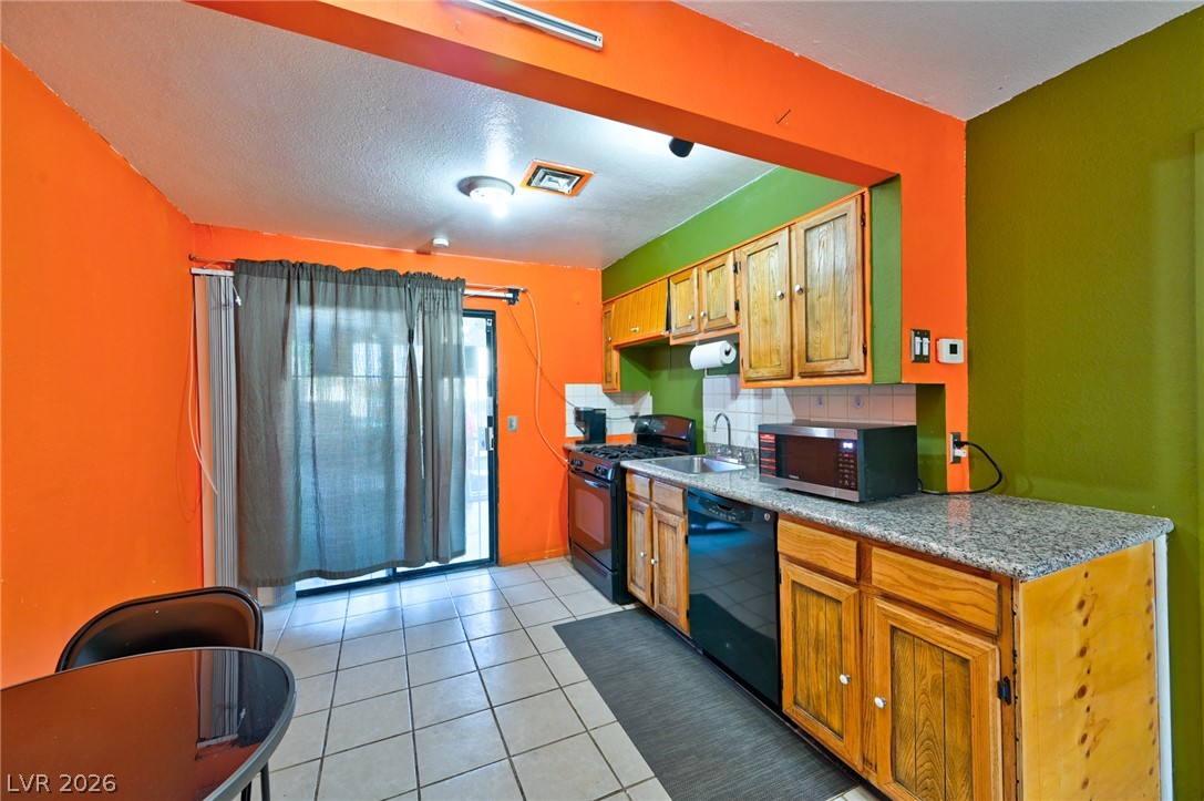 Photo 8 of 17, 3911 Visby Lane