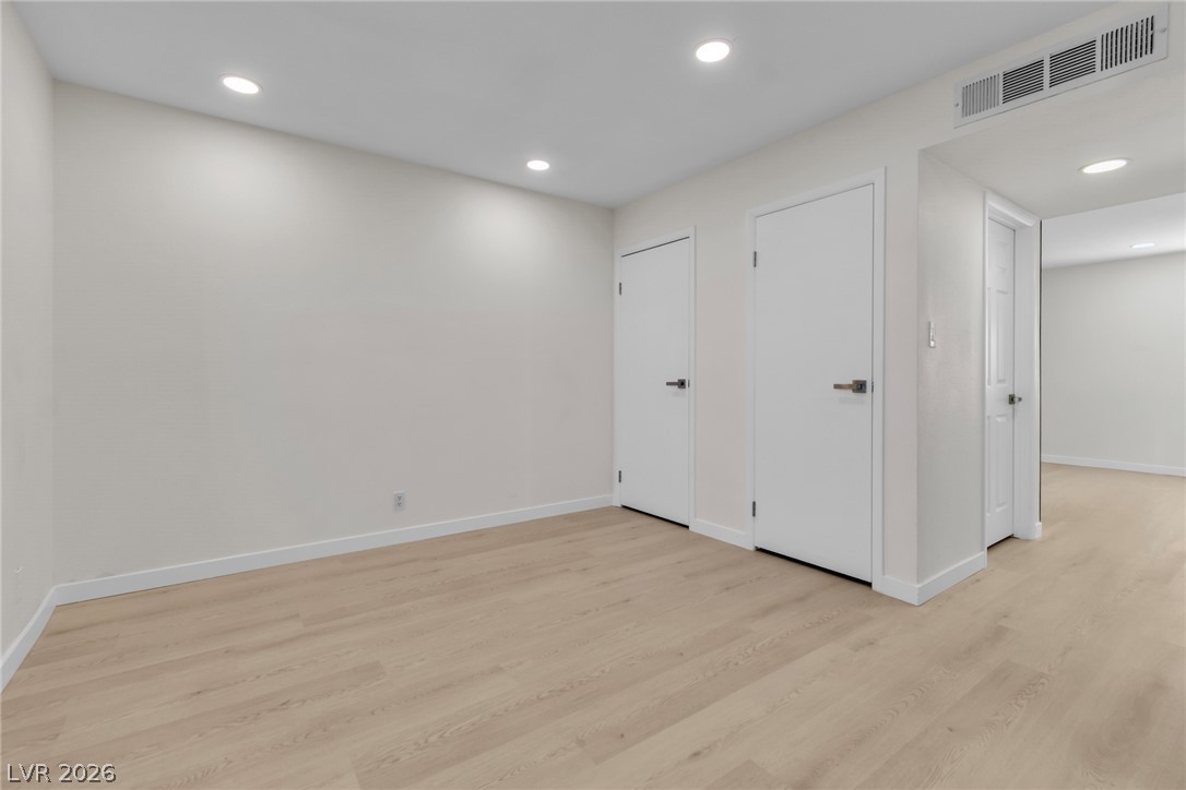 Photo 12 of 35, 7090 Burcot Avenue #B32