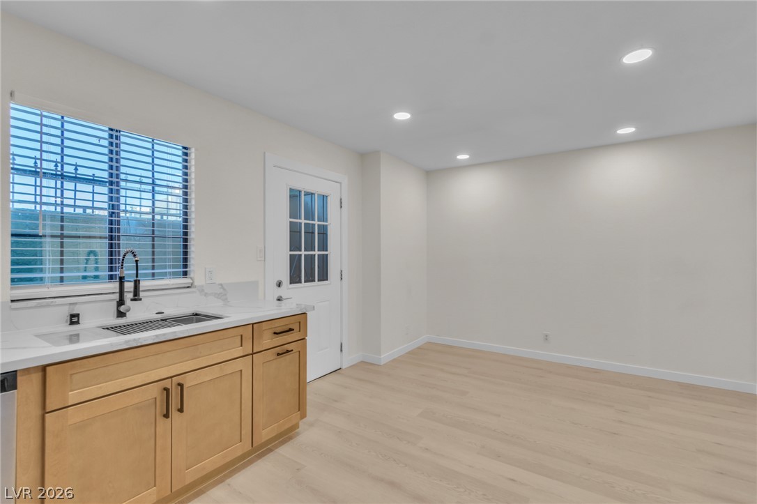 Photo 14 of 35, 7090 Burcot Avenue #B32