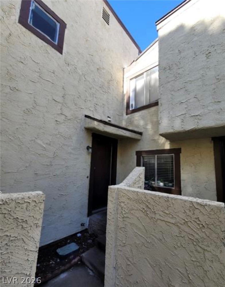 Photo 9 of 43, 5049 Spencer Street #D