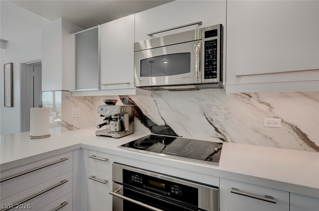 Photo 9 of 56, 222 Karen Avenue #3301