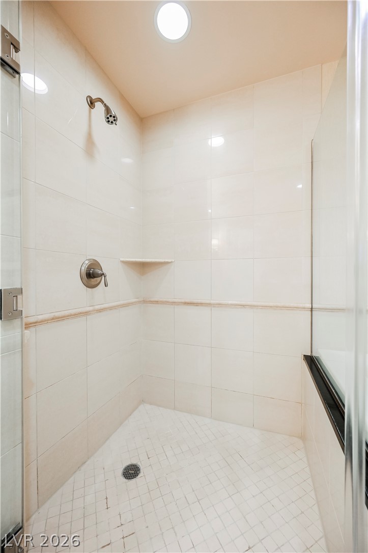 Photo 26 of 33, 145 E HARMON Avenue #1507